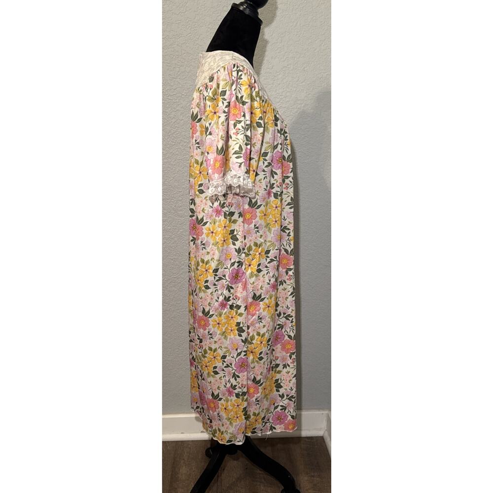 Spirit Costume Granny NightGown Muumuu Floral With Lace Size Ladies Small - Picture 2 of 8